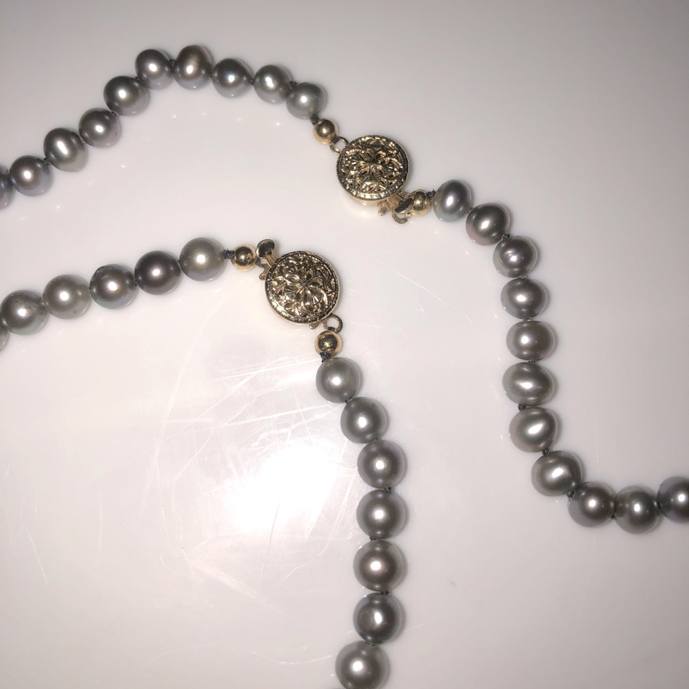Gray pearl necklace and bracelet set